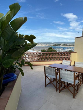 Dúplex amb terrassa i vistes al mar by Apartaments la Catifa